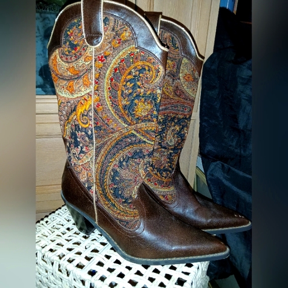 Cowboy boots with paisley fabric - Picture 2 of 7